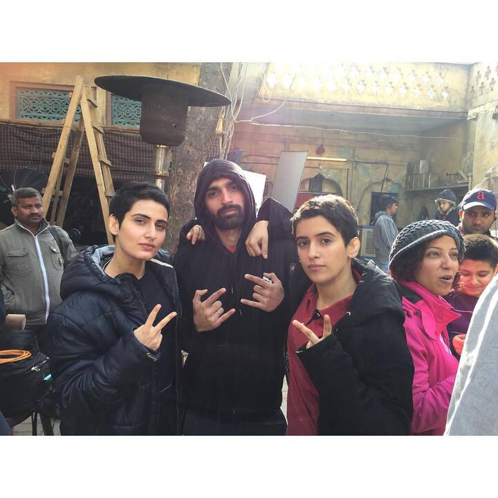 इससे पहले फिल्म दंगल में एक्ट्रेस फातिमा सना शेख और सान्या मल्होत्रा ने कुश्ती खिलाड़ी गीता फोगाट और बबिता फोगाट का किरदार निभाया था. (फोटो- सोशल मीडिया)