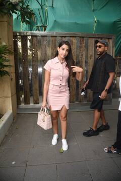 पिंक कट्स वाली शॉर्ट स्कर्ट और टॉप पहनकर मुंबई की सड़कों पर निकलीं Nora Fatehi, देखने वालों की थम गई नज़र