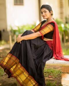 Eesha Rebba: లంగావోణీలో ఈషా.. ఎంత అందంగా ఉందో చూశారా..?