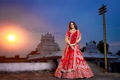 Udaya Bhanu: ఉదయించిన ‘భాను’డిలా... ఎరుపు రంగు గాగ్రాలో ఉదయ భాను