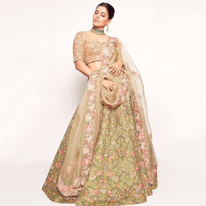 आने वाले वेडिंग सीज़न में अगर आप भी किसी खास की शादी में जानी के प्लॉनिंग कर रही हैं तो सामंथा के इस लुक को कैरी कर सकती हैं.