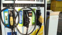 15 दिनों में आज 12वीं बार Petrol-Diesel की कीमतों में इजाफा, देखिए लोग क्या बोले?