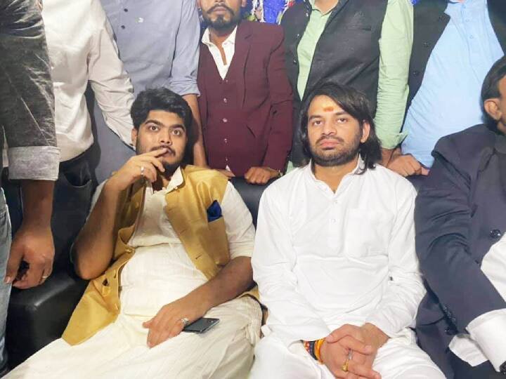 मो. शहाबुद्दीन के पुत्र ओसामा शहाब की बीते बुधवार की देर रात शादी हुई है. इस शादी में शरीक होने के लिए कई नेता पहुंचे थे. ओसामा की बारात में शामिल होने के लिए लालू प्रसाद यादव के बड़े लाल तेजप्रताप यादव भी पहुंचे और बाराती बनकर जीरादेई के चांदपाली पहुंचे.