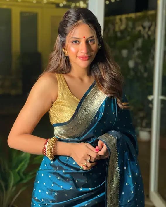જાણીતી બંગાળી એક્ટ્રેસ નુસરત જહાંએ પણ નવરાત્રીના પ્રસંગે ટ્રેડિશનલ લૂકની કેટલીક તસવીરો ઇન્સ્ટાગ્રામ પર શેર કરી છે. નુસરતની આ તસવીરો ઇન્ટરનેટ પર વાયરલ છે. (તસવીરો - સોશ્યલ મીડિયા)