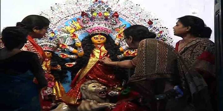 Durga puja 2021 Bijaya Dashami Durga idol immersion Dashami pujo belur math Kolkata ganga ghat Durga Puja 2021: দশমীর সকালে বিষাদের সুর, শোভাবাজার রাজবাড়িতে কনকাঞ্জলি দিয়ে শুরু হবে উমার বিদায় পর্ব