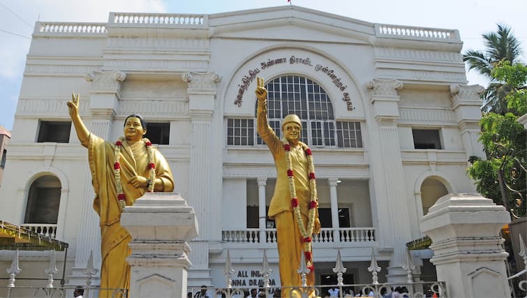 AIADMK golden Jubilee Celebration Political Discourse of AIADMK Dravidian politics அதிமுக பொன்விழா கொண்டாட்டம் : நிரந்தர நாயகக் கட்சிகளில் ஒன்றாக அதிமுக வளர்ந்தது எப்படி?