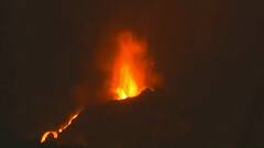 Spain Volcano: रात से ही लगातार निकल रहा La Palma Volcano से लावा, 6 हजार लोग विस्थापित