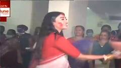 Vijaya dashami 2021: বালিগঞ্জ সার্কুলার রোডের আবাসনে বিধি মেনে হল সিঁদুর খেলা । Bangla News