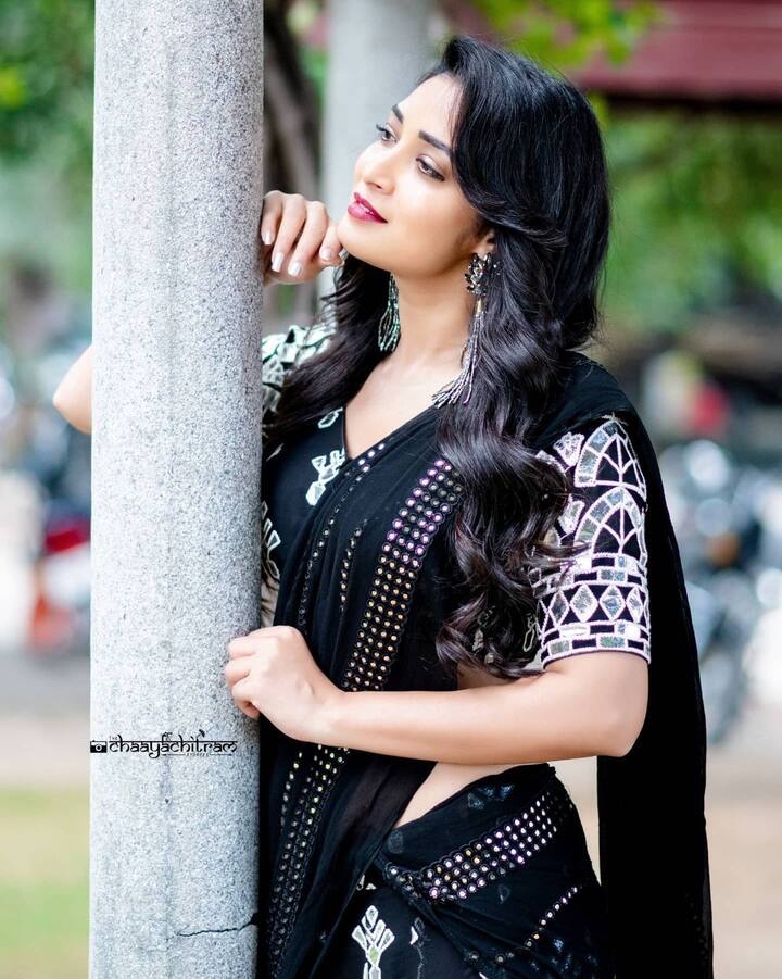 కొరియోగ్రాఫర్ అయినప్పటికీ సినిమాల్లో నటిస్తూ వెండితెరపై తన లక్ పరీక్షించుకుంటోంది. (Image/Bhanu Sri Instagram)