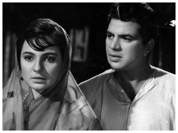 When Tanuja Slapped Dharmendra On The Sets Of Their Film Chand Aur Suraj Called Him Besharam जब Tanuja ने अपनी फिल्म 'चांद और सूरज' के सेट पर Dharmendra को सबके सामने मारा था थप्पड़, कहा था 'बेशर्म'