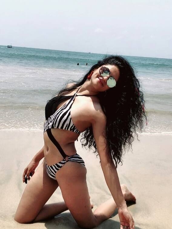 पॉपुलर टीवी एक्ट्रेस कविता कौशिक का बिकिनी लुक