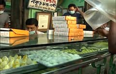 Vijaya Dashami 2021: কলকাতার সর্বত্র সকাল থেকে মিষ্টির দোকানে লম্বা লাইন, চলছে কেনাকাটা | Bangla News