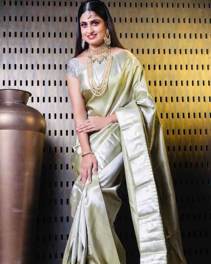 సింధుగా పరిచయమైంది. మహాలక్ష్మిలాగా  మురిపిచింది బుల్లితెర బ్యూటీ  చైత్ర రాయ్(Image/Chaithra Rai Instagram)