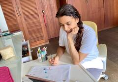 मुंबई में महल जैसे खूबसूरत घर में रहती हैं Juhi Chawla, अंदर से दिखता है इतना आलीशान, आप भी करें सैर