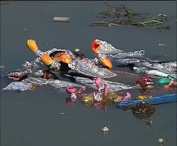জীবনের সমস্ত অশুভ ও নেতিবাচক শক্তি বিজয়া দশমীতেই বিলীন হোক। শুভ হোক সব। শুভ বিজয়া