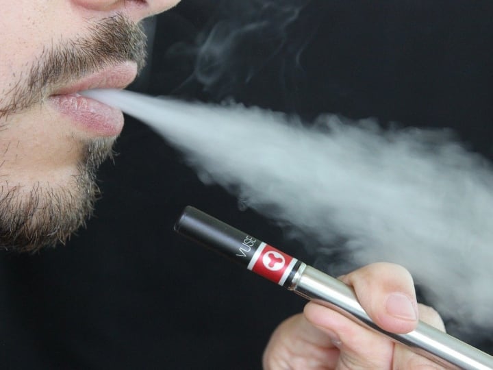 E-cigarettes have chemicals not disclosed by manufacturers: Study E-cigarettes: ఈ-సిగరెట్లు సురక్షితమనుకుంటున్నారా? అందులో కూడా కెమికల్స్ ఉన్నాయంటున్న అధ్యయనం