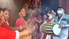 Vijaya Dashami 2021: বাড়ির দুর্গাপুজোয় ধুনুচি নাচে মাতলেন তৃণমূল সাংসদ কাকলি ঘোষ দস্তিদার | Bangla News