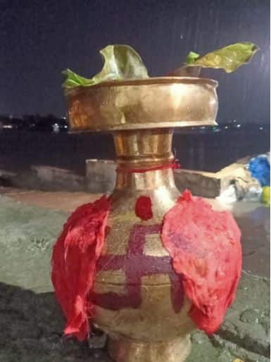 হাসি মুখে মাকে বিদায় জানিয়ে আরও একটা বছরের অপেক্ষা।