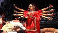 Vijaya Dashami 2021: দশমীর সকালে কুমোরটুলিতে শশী পাঁজা, নিজের বাড়িতে ধুনুচি নাচ কাকলি ঘোষ দস্তিদারের। Bangla News