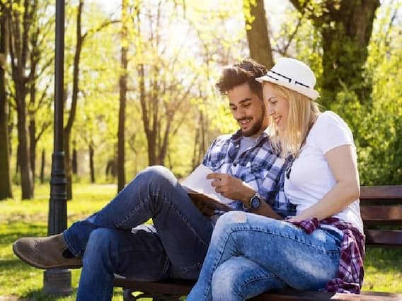 Relationship Tips: क्या आपको भी हो गया है अपने दोस्त से प्यार, इन 5 संकेतों के जरिए पता लगाएं Relationship Tips: क्या आपको भी हो गया है अपने दोस्त से प्यार, इन 5 संकेतों के जरिए पता लगाएं