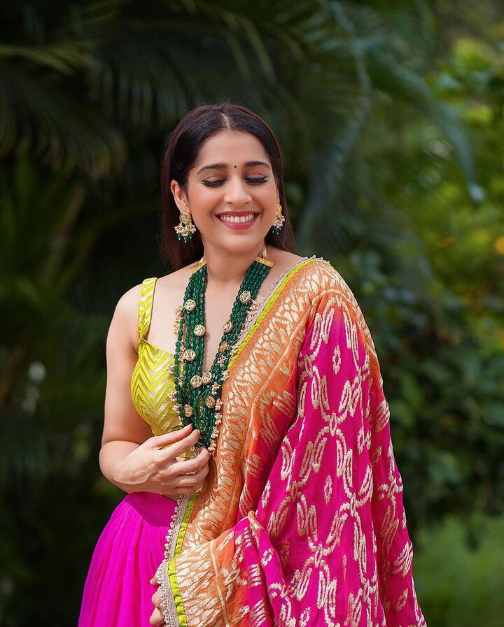 (Image credit: Instagram) మొదట్లో సినిమాలలో చేసినప్పటికీ చిన్నపాత్రలే దక్కాయి. అవి కూడా పెద్ద గుర్తింపు లేనివే.