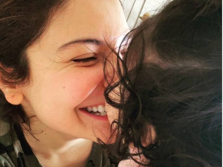 Anushka Sharma shares adorable pictures with daughter vamika; celebrities react! Anushka Sharma  | அனுஷ்கா ஷர்மா வெளியிட்ட மகளின் புகைப்படம்! இணையத்தில் வைரல்!