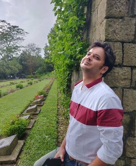 প্রাক্তন স্ত্রী প্রিয়াঙ্কা সরকারের বিপরীতে তাঁর জুটি দর্শকদের আজও পছন্দের তালিকায় জায়গা করে নিয়েছে।