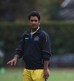 THALA DHONI GETUP : 2008 -2021 விதவிதமான ஹேர்ஸ்டைல்.. தோனியின் மாஸ்  கெட்-அப் கலெக்‌ஷன்ஸ்...!