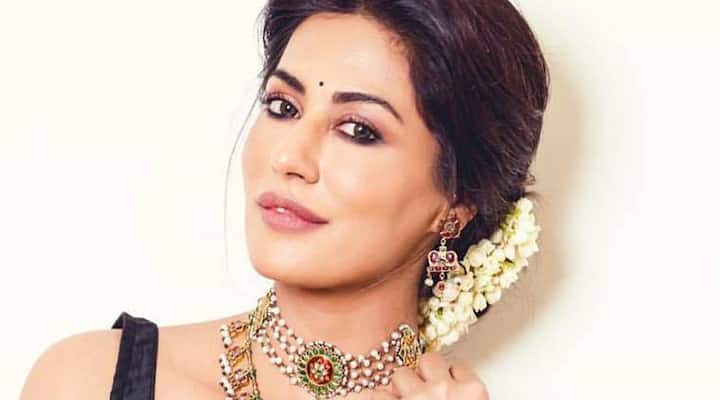 Chitrangada Singh: खूबसूरत एक्ट्रेस चित्रांगदा सिंह ने दिल्ली के रहने वाले मशहूर गोल्फर ज्योति रंधावा से शादी रचाई थी. मीडिया रिपोर्ट्स के मिताबिक, चिंत्रागदा के पति चाहते थे कि वो शादी के बाद उनके साथ दिल्ली रहें, मगर चित्रांगदा को ये मंज़ूर नहीं था. इसीलिए दोनों ने तलाक ले लिया.