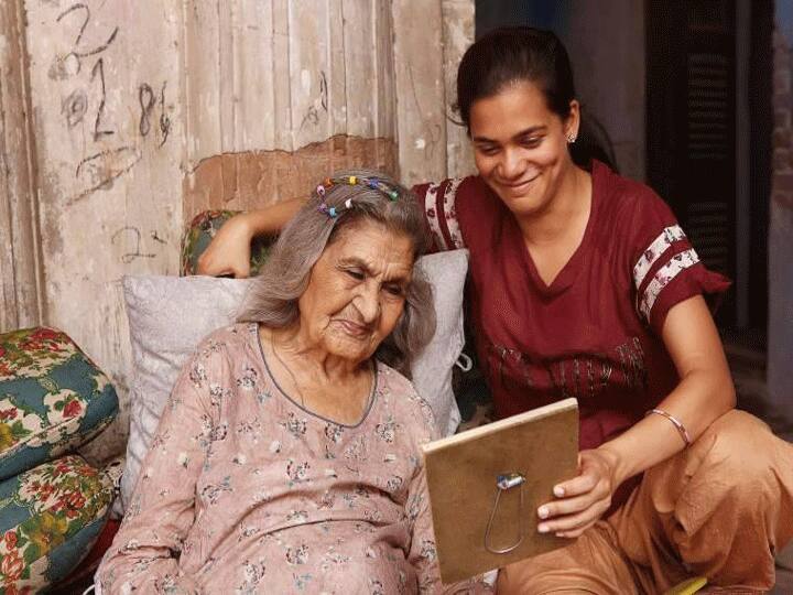 फारुख जफर के नाती शाज अहमद ने ट्वीट कर बताया कि उनकी नानी और स्वतंत्रता सेनानी, पूर्व एमएलसी एसएम जफर की पत्नी और दिग्गज एक्ट्रेस का लखनऊ में आज शाम हो निधन हो गया.