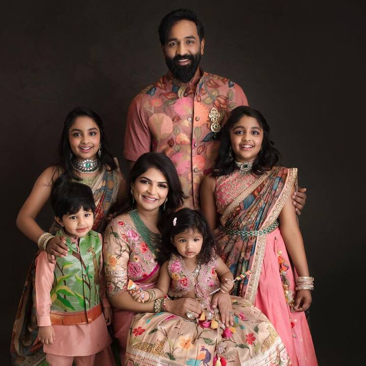 (Image credit: Instagram) ముగ్గురు ఆడపిల్లల ముద్దుల తండ్రి విష్ణు. అతడికి ఒక్కగానొక్క కొడుకు అవ్రమ్. పిల్లలను చూస్తుంటే ఎంత ముద్దొస్తారో.