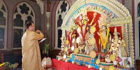 Durga Puja 2021: ১৩ বছরে পা দিল লন্ডনের ইলিংয়ের পুজো, শুভেচ্ছা ভারতের রাষ্ট্রপতির | Bangla News