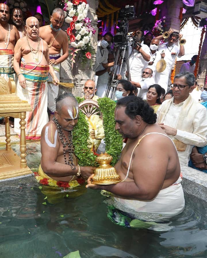 நித்ய நிர்மலா கோவிந்தா நீலமேகஸ்யாம கோவிந்தா