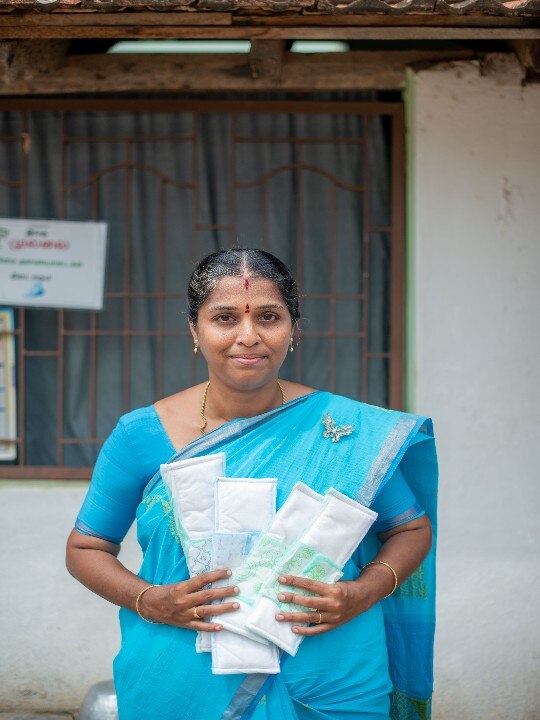 கேவலமா பாத்தவங்க இன்னைக்கு பெரும படுறாங்க.. மூலிகை நாப்கின்ஸ் தயாரிக்கும் பெண்கள்!!