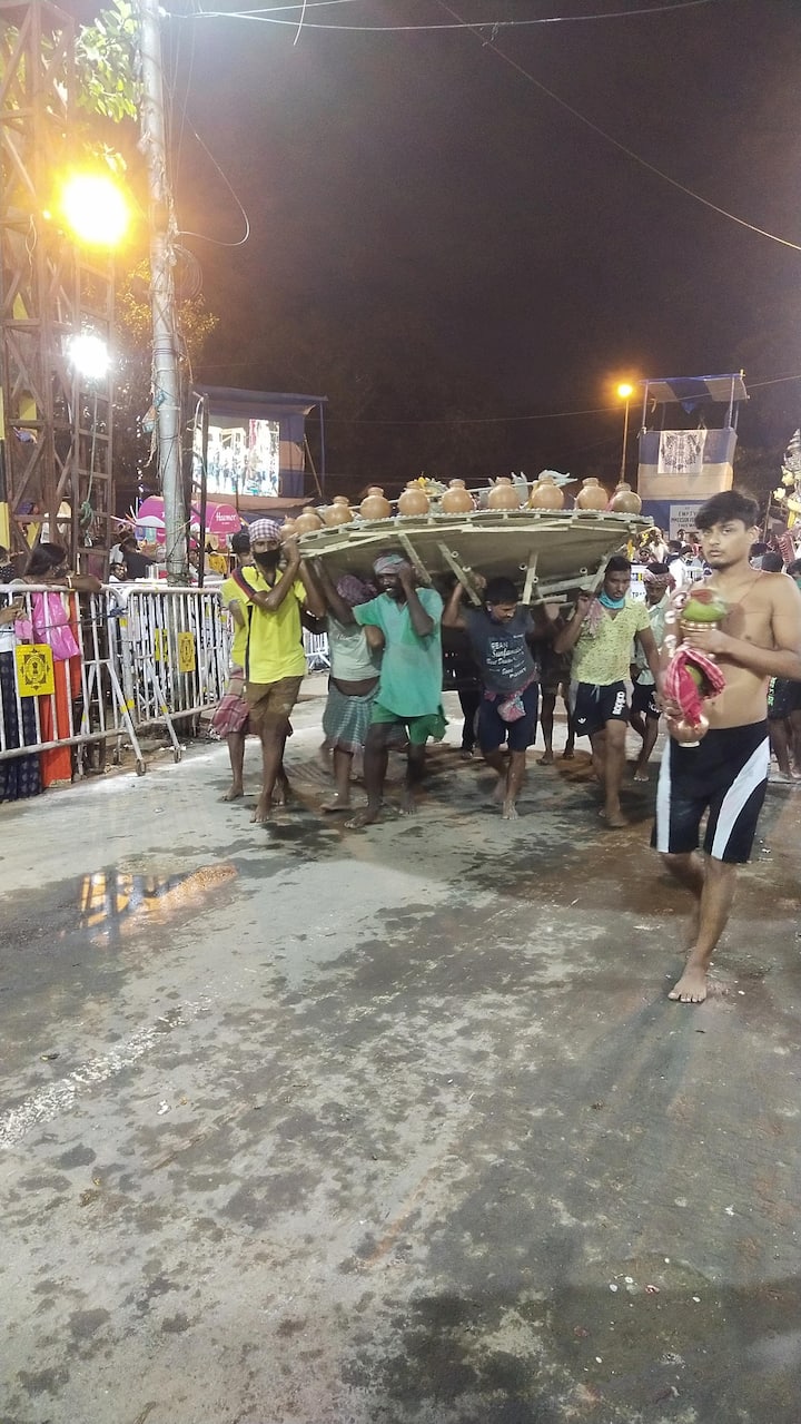 ড্রোনের মাধ্যমে নজরদারি চালায় পুলিশ। রিভার ট্রাফিক পুলিশকেও সতর্ক করা হয়। বোট নিয়ে নদী পথে নজরদারি চালান তাঁরা। প্রতিটি ঘাটে মোতায়েন ছিল বিপর্যয় মোকাবিলা বাহিনী। ঘাটমুখী রাস্তায় নজরদারির দায়িত্বে ছিলেন ডেপুটি পদমর্যাদার অফিসাররা।