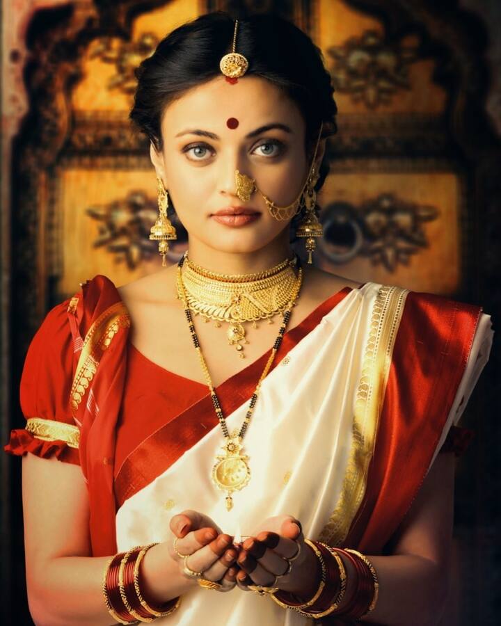 (Image Credit/ snehaullal Instagram) మధ్యలో వచ్చిన గ్యాప్ అంతా ఆఫర్స్ రాక కాదు అనారోగ్యం కారణంగా అని చెప్పింది స్నేహ. ఆటో ఇమ్యూన్ డిజార్డర్ అంటే రక్తానికి సంబంధించిన అనారోగ్యమిది. ఇది రోగనిరోధక శక్తిపై తీవ్ర ప్రతికూల ప్రభావం చూపిందని చెప్పుకొచ్చింది. స్నేహా  ప్రస్తుతం ఎయిట్ అనే సినిమాతో తెలుగులో రీఎంట్రీ ఇస్తోంది.