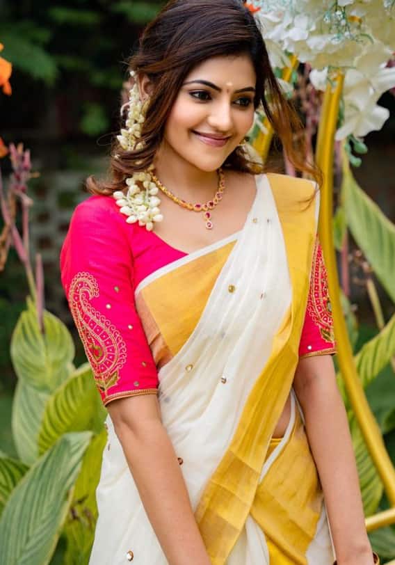 ஹே ஹே ஹே ஹே கூடுது ஆசை தோணுது பேச மாறிடுதே புத்தி தாவணியில் எரியிரோமே பத்தி