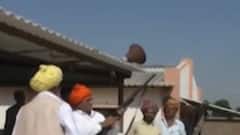 પાટણ: નાગરજી ઠાકોરે હવામાં કર્યું ફાયરિંગ, જુઓ ગુજરાતી ન્યુઝ