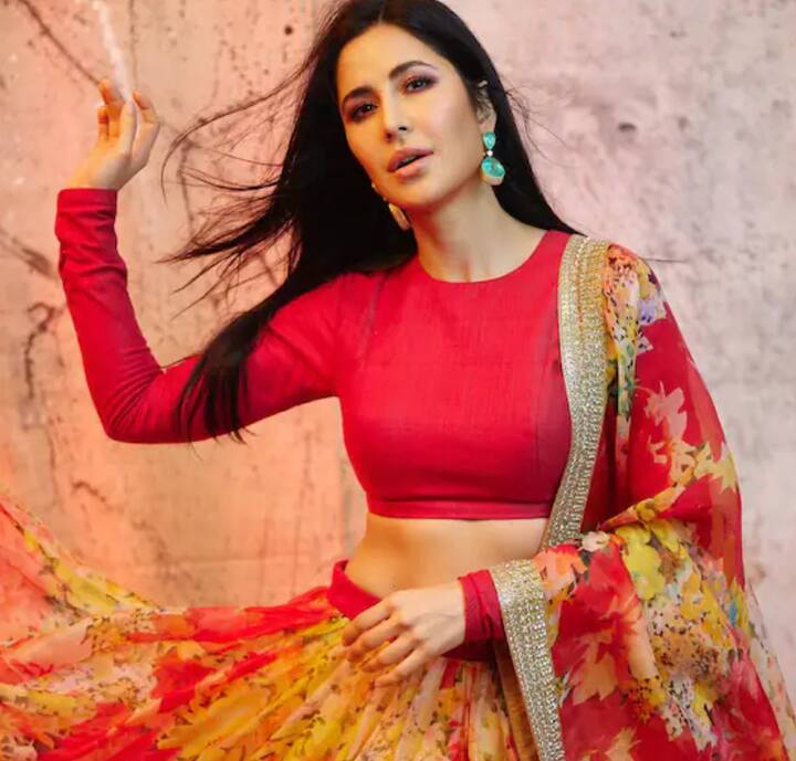 बॉलिवूड अभिनेत्री कतरिना कैफ सध्या सोशल मीडियावर चर्चेत आहे. सोशल मीडियावरचा तिचा चाहता वर्गदेखील मोठा आहे. तिचे चाहते तिच्या पोस्टची वाट बघत असतात. कतरिना कैफने नुकतेच तिच्या अधिकृत इन्स्टाग्राम अकाउंटवर तिचे फोटो शेअर केले आहेत.