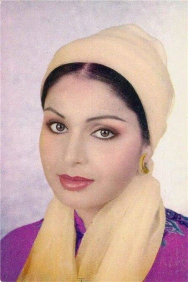 Rakhi: 70 के दशक की मशहूर एक्ट्रेस राखी ने मशहूर लेखक गुलजार से शादी की और शादी के बाद फिल्मों से दूरी बना ली. मगर राखी और गुलज़ार भी कुछ सालों बाद अलग-अलग रहने लगे, जिसके बाद राखी ने फिर से फिल्मों में काम शुरू किया.