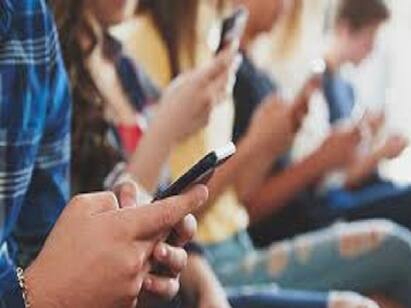 Easy tricks to check whether your phone is hacked smartphone virus Hacking | உங்க ஃபோனை ஹாக் பண்ணிட்டாங்கன்னு சந்தேகமா? கவலையே வேண்டாம் ஈஸியா கண்டுபிடிக்க இந்த டிப்ஸ்..