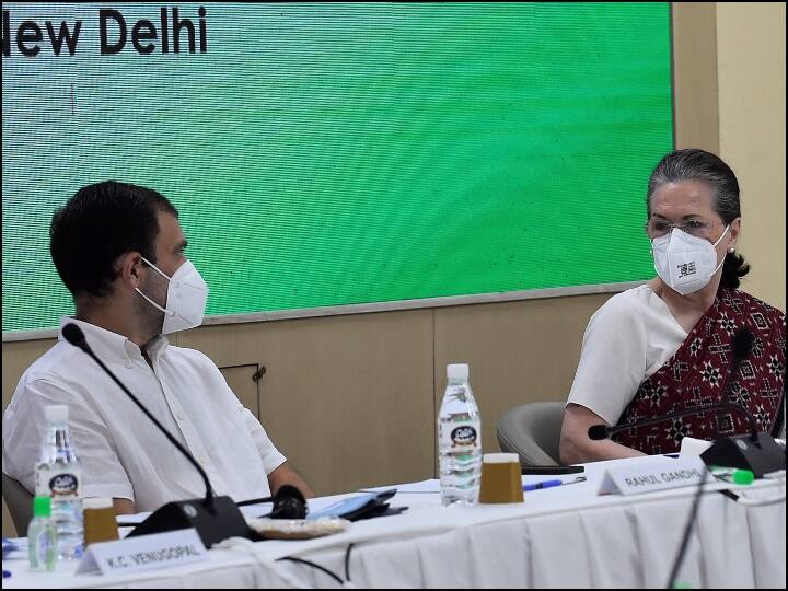 CWC Meeting: how long will Congress keep searching for its future under the shadow of the Gandhi family? CWC Meeting: आखिर कब तक 'गांधी परिवार' के साये में ही अपना भविष्य तलाशती रहेगी कांग्रेस ?