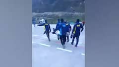 केदारनाथ यात्रा पर आए श्रद्धालुओं को आ रही दिक्कतें, SDRF और पुलिस मदद में लगी