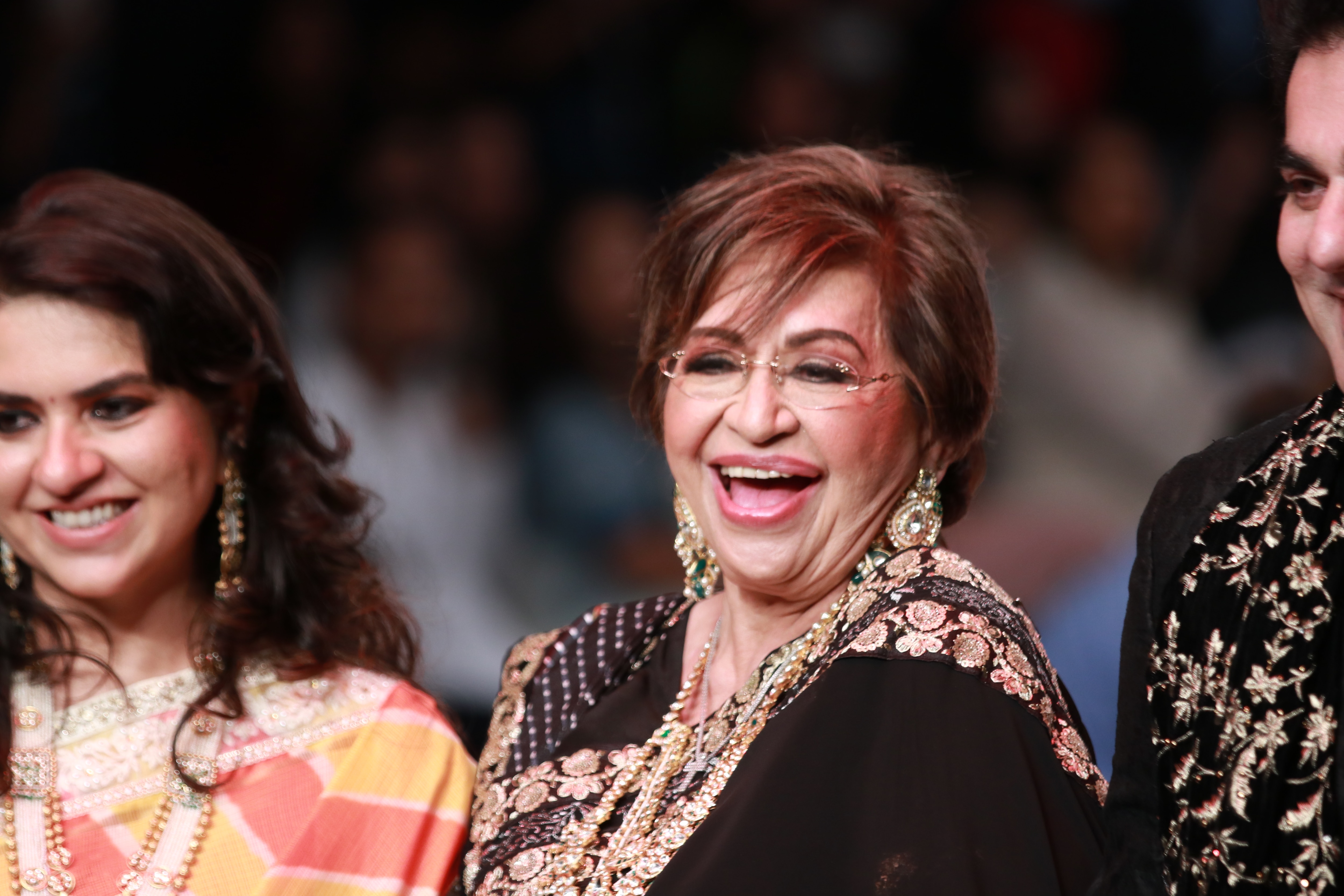 Bombay Times Fashion Week: रैंप पर उतरीं Salman Khan की मां Helen, देखिए खूबसूरत अंदाज