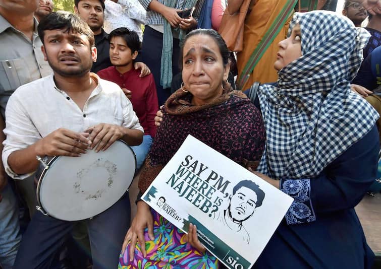 JNU students did March for missing Najeeb Ahmed and asks for justice लापता छात्र नजीब अहमद को न्याय दिलाने की मांग के साथ छात्र संगठनों ने जेएनयू में निकाला मार्च