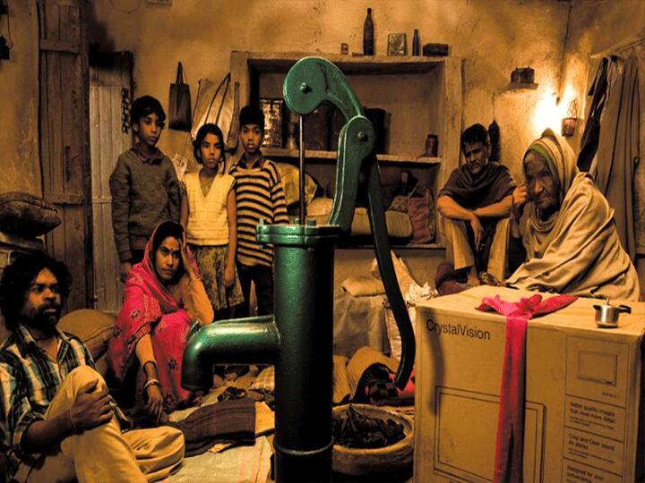 अपने करियर की शुरुआत फारुख जफर ने रेडियो एनाउंसर्स के तौर पर साल 1963 में लखनऊ विविध भारती से की थी. उन्होंने बड़े पर्दे पर साल 1981 में आई फिल्म उमरान जान से डेब्यू किया था. इस फिल्म में वो बॉलीवुड एक्ट्रेस रेखा की मां की भूमिका में नजर आई थीं.