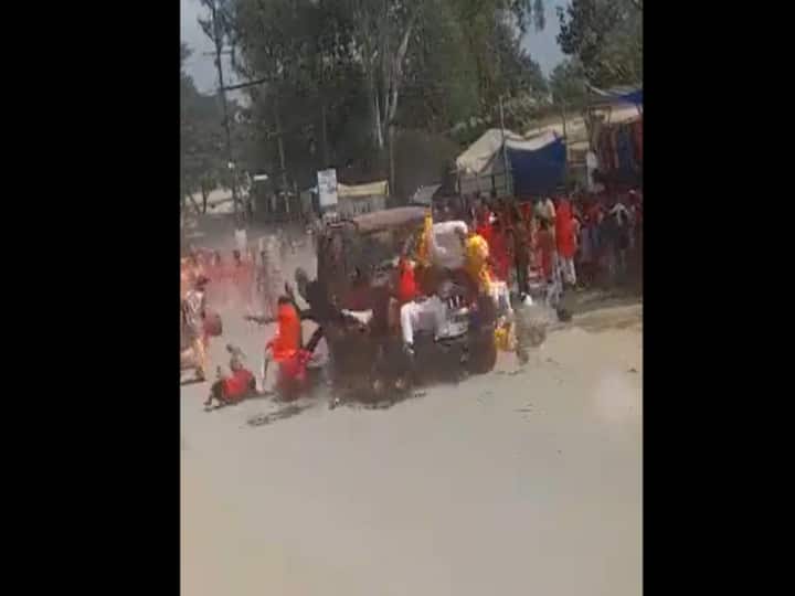 Watch Video: பக்தர்கள் கூட்டத்தில் புகுந்த கார்... ஒருவர் பலி...பலர் படுகாயம்..அதிர்ச்சி காட்சிகள்! chhattisgarh 1 dead around 20 injured after speeding car mows down devotees in jashpur Watch Video: பக்தர்கள் கூட்டத்தில் புகுந்த கார்... ஒருவர் பலி...பலர் படுகாயம்..அதிர்ச்சி காட்சிகள்!