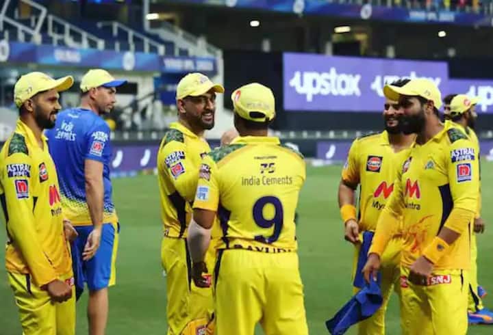 IPL 2021 : आयपीएलच्या यंदाच्या हंगामात भारतीय खेळाडूंनी जबरदस्त कामगिरीचं प्रदर्शन केलं आहे. सर्वाधिक धावा करणाऱ्या खेळाडूंच्या यादीत पहिल्या पाचमध्ये तीन भारतीय खेळाडू असून गोलंदाजांच्या यादीत पहिले पाच भारतीय खेळाडूच आहेत. (Photo:@ruutu.131/IG)