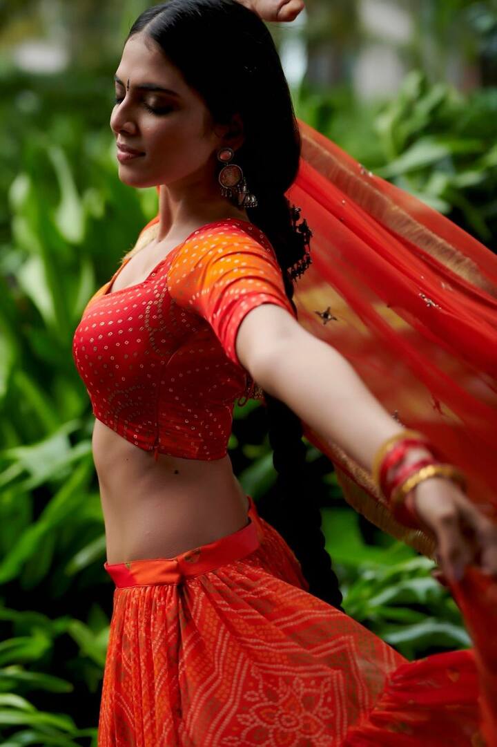 கிளியே… ஆலங்கிளியே… குயிலே… ஏலங்குயிலே…