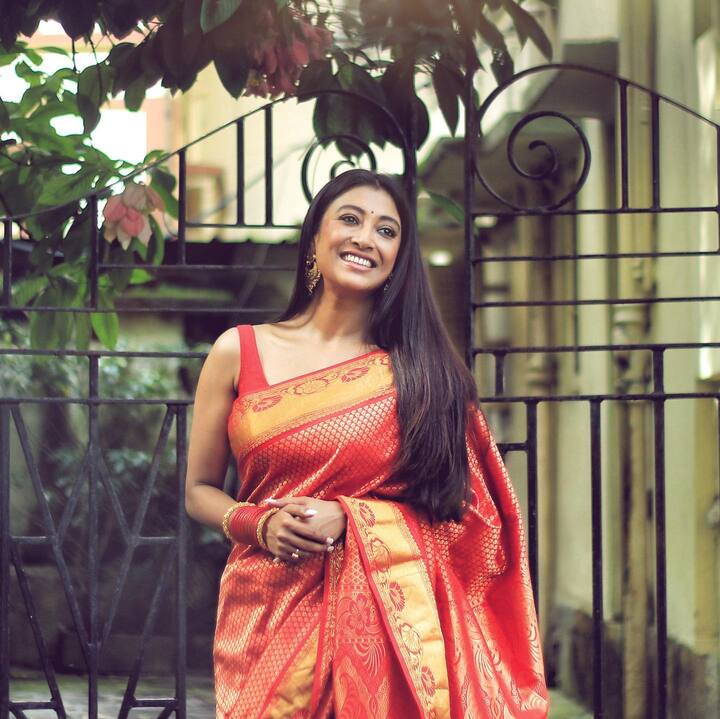 বাড়ির পুজো। এই কয়েকটা দিন পরিবারের সঙ্গে কাটালেন টলিউডের প্রথম সারির এই অভিনেত্রী। পাওলি দাম।